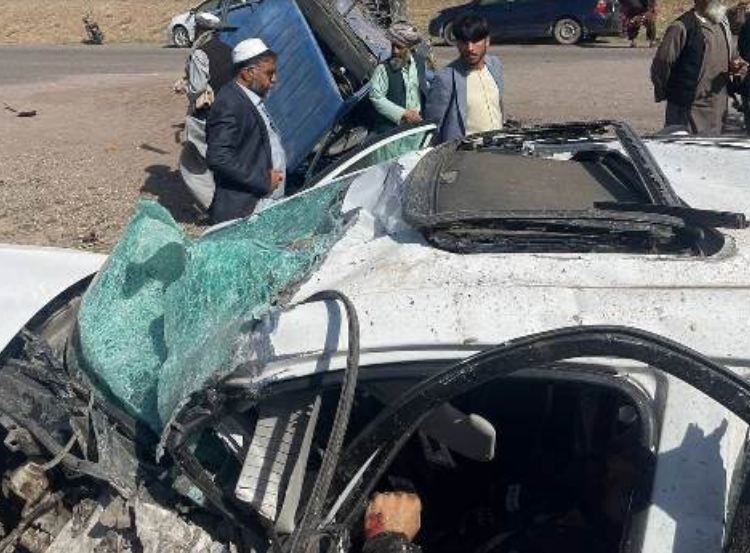 8 dead, wounded in separate traffic accidents 