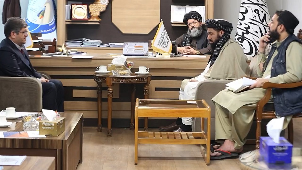 Afghan, Iranian officials discuss connecting Iran with China through Afghanistan 