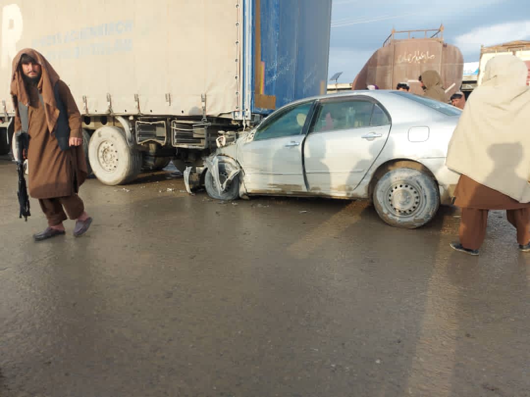 4 injured in traffic accident