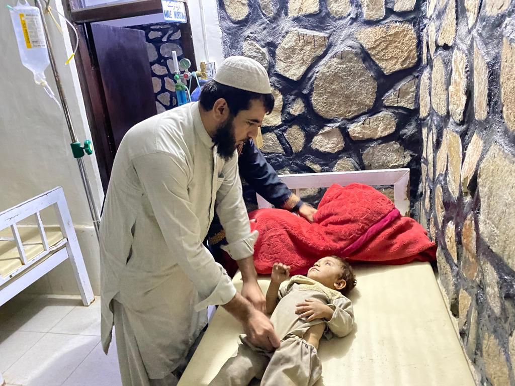 Boy who fell in borewell rescued in Kandahar 