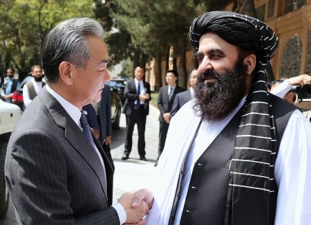 Chinese, Pakistani FMs  arrive in Kabul for trilateral meeting