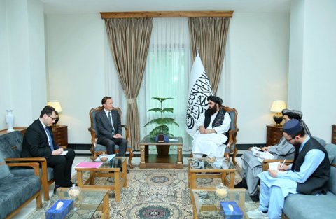 Muttaqi, British envoy discuss Afghanistan-Pakistan situation 
