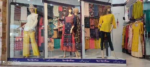 Taliban warns cloth merchants against using mannequin and pictures
