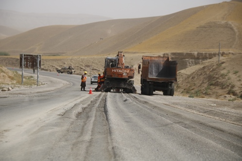 Reconstruction of road between Balkh, Samangan started