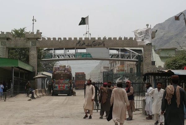 Pakistan closes border with Afghanistan for election security