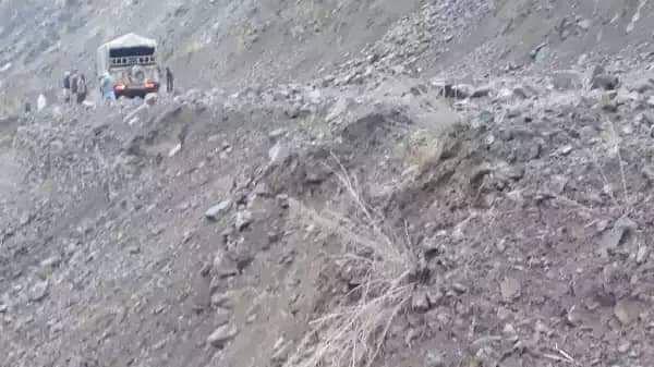 Rockslide kills girl, injure four in Ghor