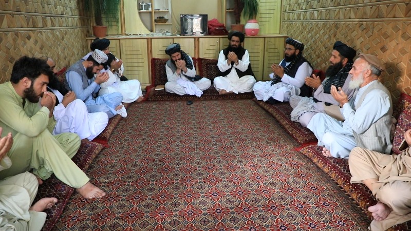 Government delegation visits home of Hamid Jalal Pashtun to offer condolences 