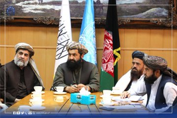 Officials of central bank, society of money changers discuss value of Afghani  