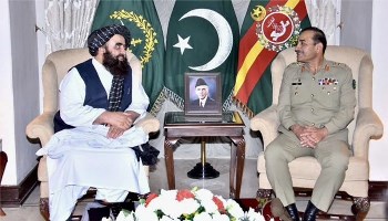 Muttaqi meets military, political leaders of Pakistan