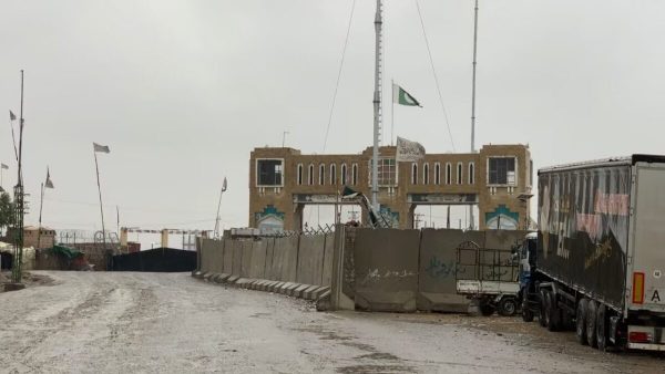 Spin Boldak-Chaman gate reopened