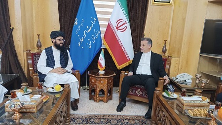 Afghan envoy discusses border issues with Iranian officials