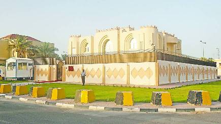 Deputy public health minister meets Italian ambassador in Qatar