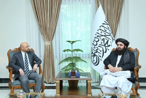 اميرخان متقي د  ترکيې د ډيپلوماتيک ماموريت نوي مشر سره وکتل