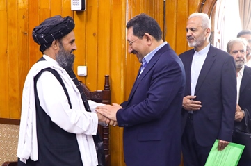 ملا برادر له ايراني پلاوي سره وکتل