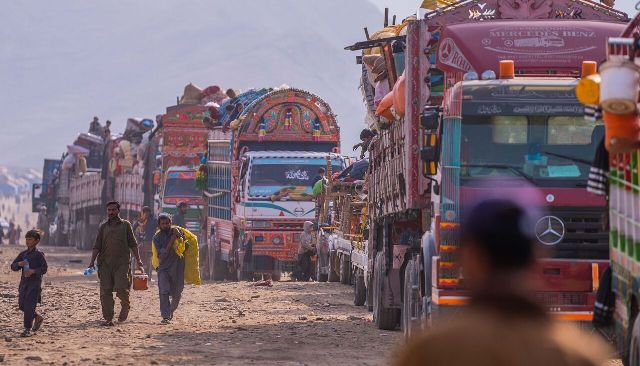 بلخ کې راستنو شويو کډوالو ته د مرستو د ويش بهير پرانيستل شو