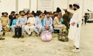 پاکستان کې بندي ۵۲۷ افغان کډوال هېواد ته راستانه شوي