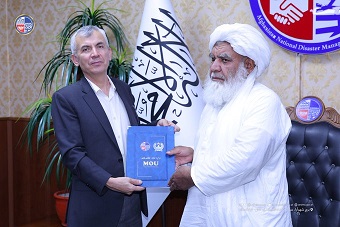 پېښو سره د مبارزې ادارې له اغاخان مؤسسې سره د همکاريو تړون لاسليک کړ