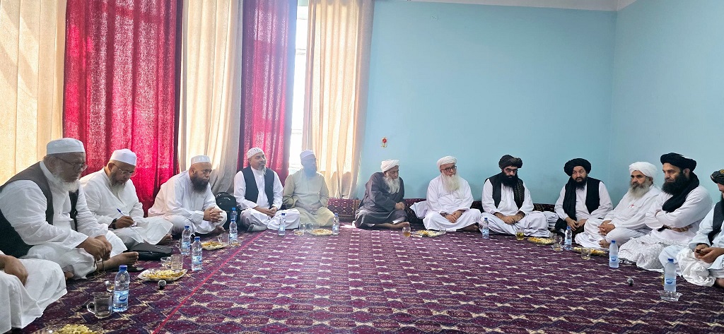 د بنګله دېش د علماوو ۱۴ کسيز پلاوي د خوست ولایت مقام رهبرۍ سره کتلي دي