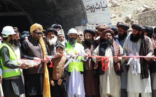 د سالنګونو لويې لارې د بيا رغونې کار پیل شو