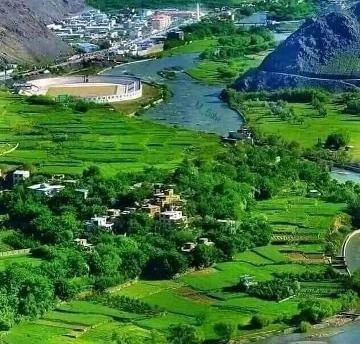 د کان کيندنې لپاره د باروتو وړونکي موټر کې چاودني يو تن وژلی