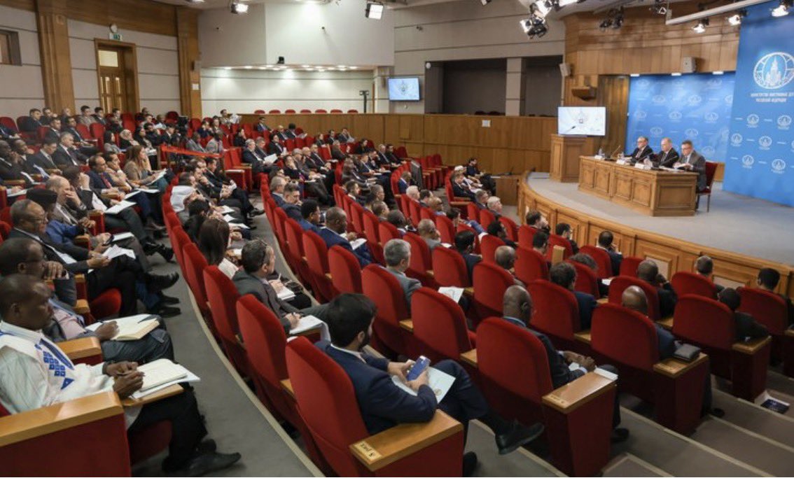 مسکو کې د افغانستان سفير د روسیې د نړیوال امنیتي فورم په مقدماتي ناسته کې ګډون وکړ