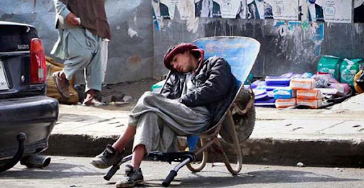 د بغلان اوسيدونکي له بې روزګارۍ سر ټکوي