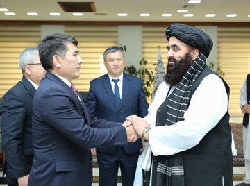 متقي: افغانستان او قرغزستان کولای شي له شته فرصتونو د خپلو اړیکو د لا پراختیا لپاره ګټه واخلي